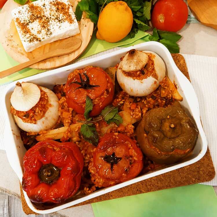 gemistá, receta griega de verduras, vista desde arriba