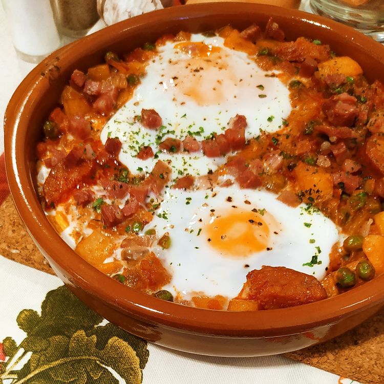 huevos a la flamenca, receta fácil y rápida, vistos de cerca