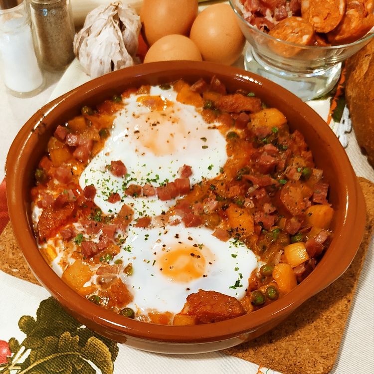 huevos a la flamenca, receta fácil y rápida, vistos de cerca y desde arriba