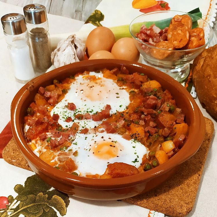 huevos a la flamenca, receta fácil y rápida, vistos frontalmente