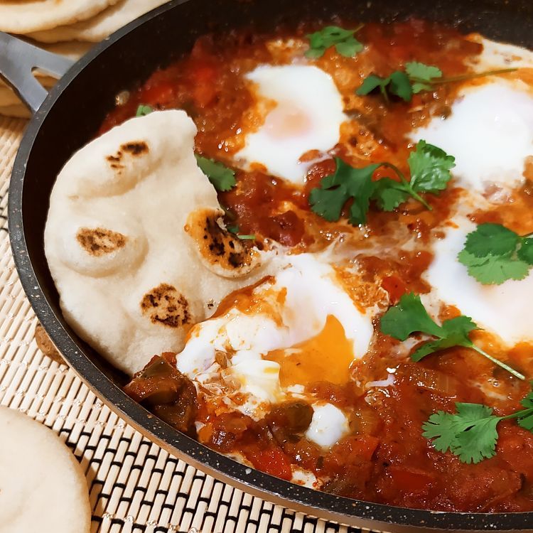 huevos shakshuka, receta árabe, vistos muy de cerca