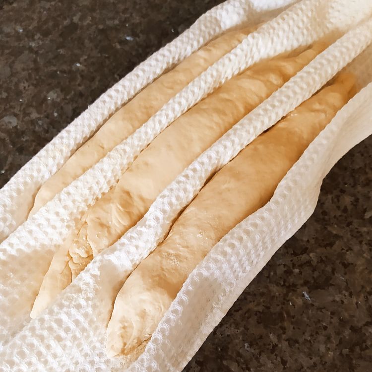 pan baguette casero francés antes de hornear 2