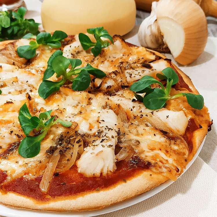 pizza de bacalao confitado y queso de tetilla vista de cerca