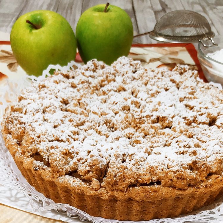 tarta crujiente de manzana, apple crumble pie, vista de cerca